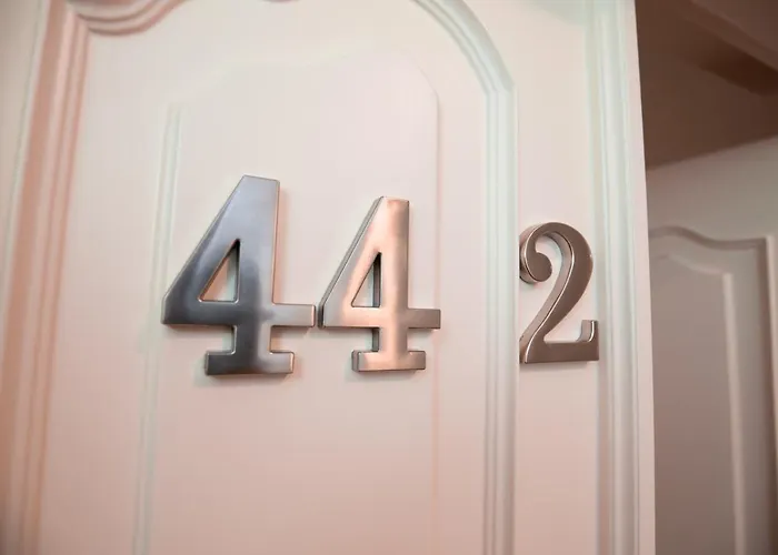 Women's Only - Female Only Hostel *