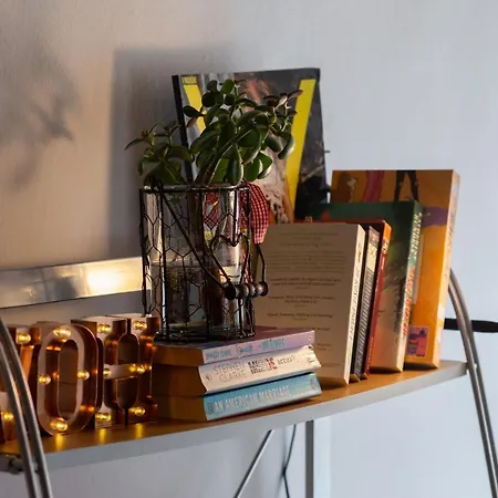 Women's Only - Female Only * Praag