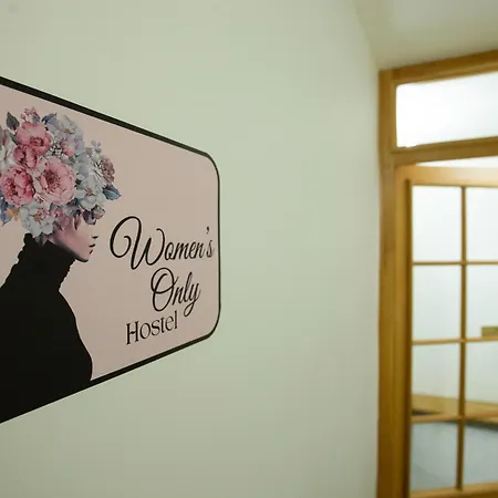 Women's Only - Female Only * Praag