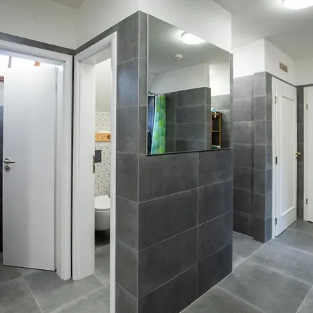 Women's Only - Female Only * プラハ