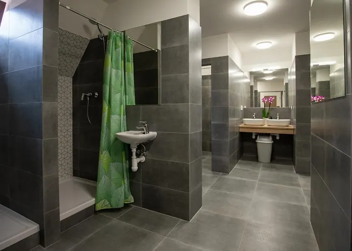 Women's Only - Female Only Прага